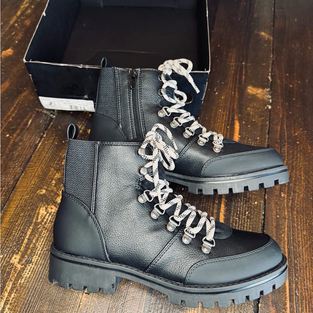 Brand New SM New York Evelyn Black Ankle Boots size 7.5 womens